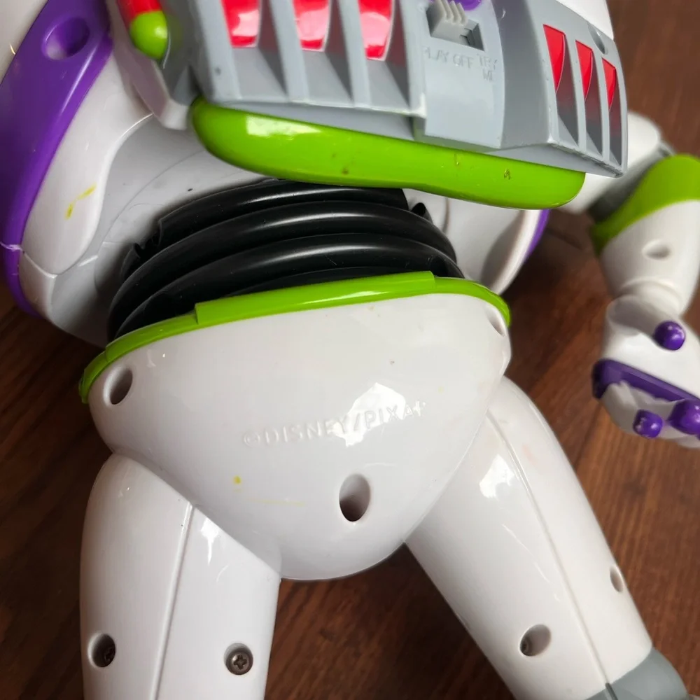 Buzz Lightyear Toy can move and talk - Picture 6 of 6
